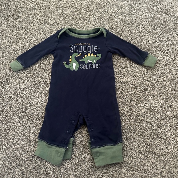 Boys lot 3 to 6 months clothes lightly used. Pet friendly. - Picture 6 of 8